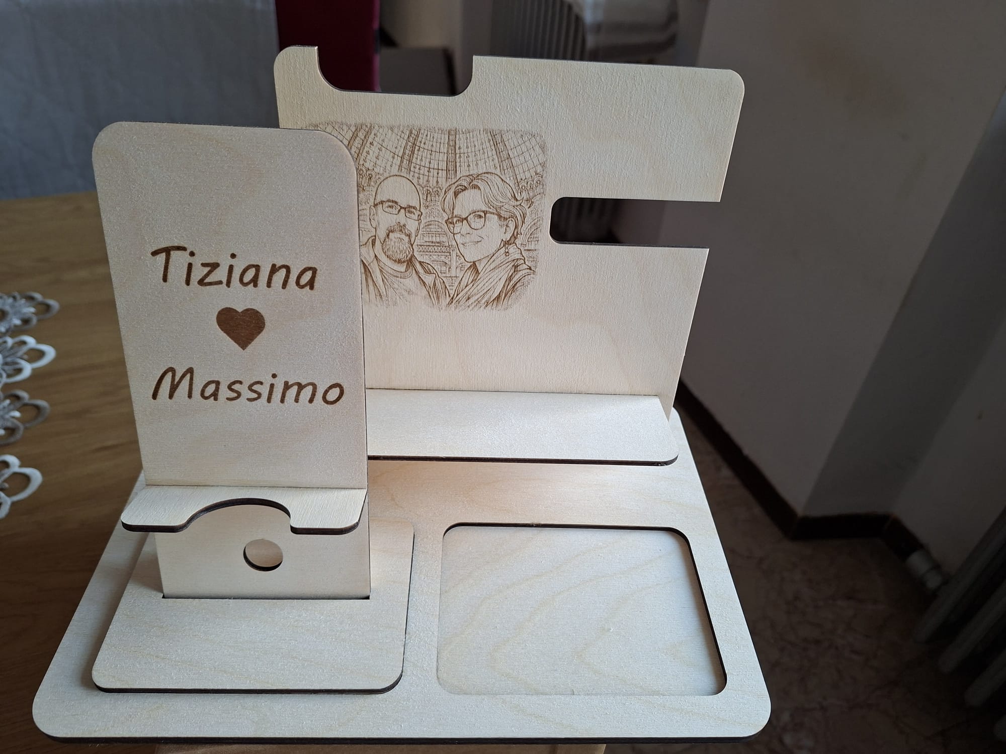 Dock da Scrivania in Legno Personalizzabile - immagine 6