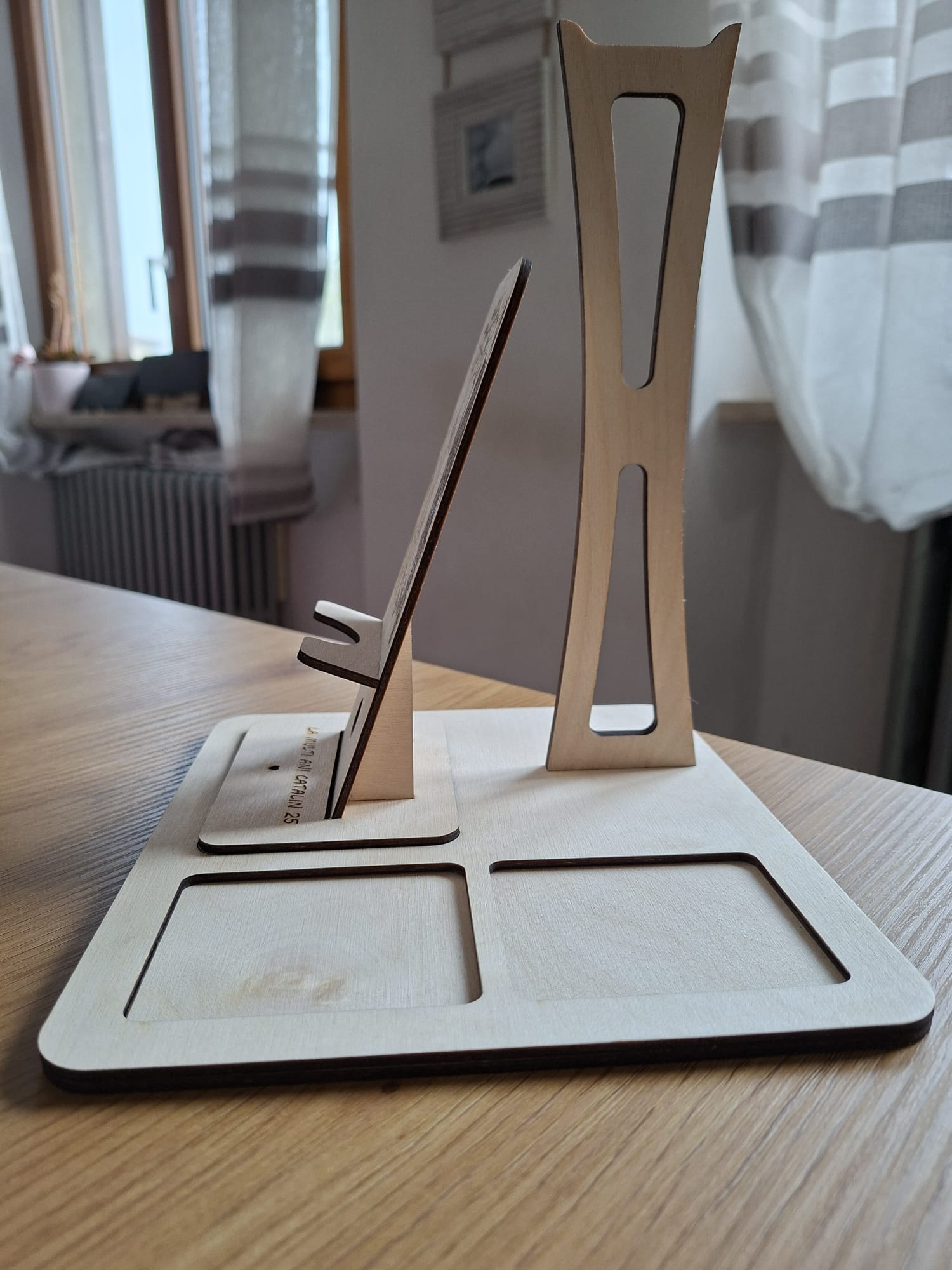 Dock da Scrivania in Legno Personalizzabile - immagine 4